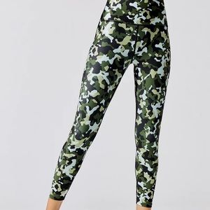 002 New Carbon38 Printed High Rise 7/8 Legging Size Small